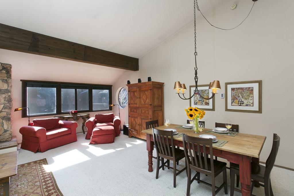 Mammoth Village Properties By 101 Great Escapes Mammoth Lakes Ruang foto