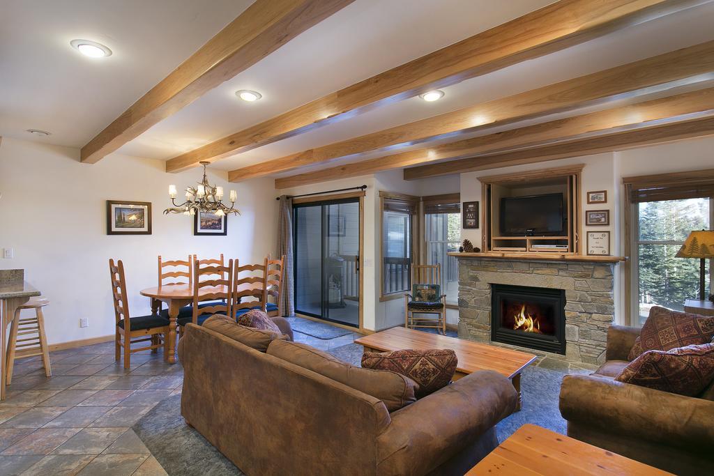 Mammoth Village Properties By 101 Great Escapes Mammoth Lakes Ruang foto